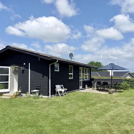 Ferienhaus-mit-meerblick-annex-und-in-malerischer-landschaft Dom wakacyjny Broager